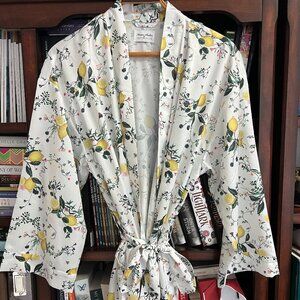 Lemon and floral themed Women’s robe. Size M.